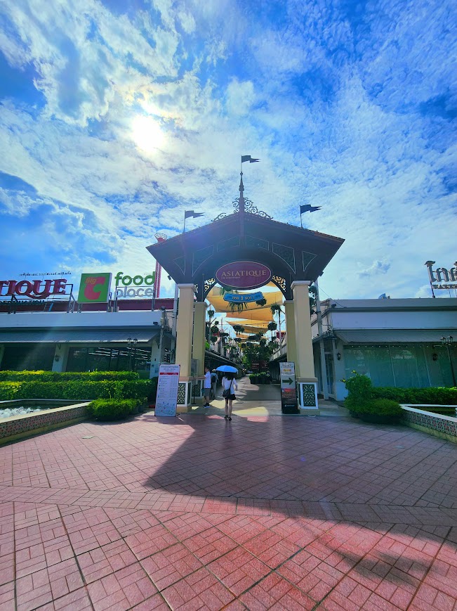 Asiatique 碼頭夜市拱門入口
