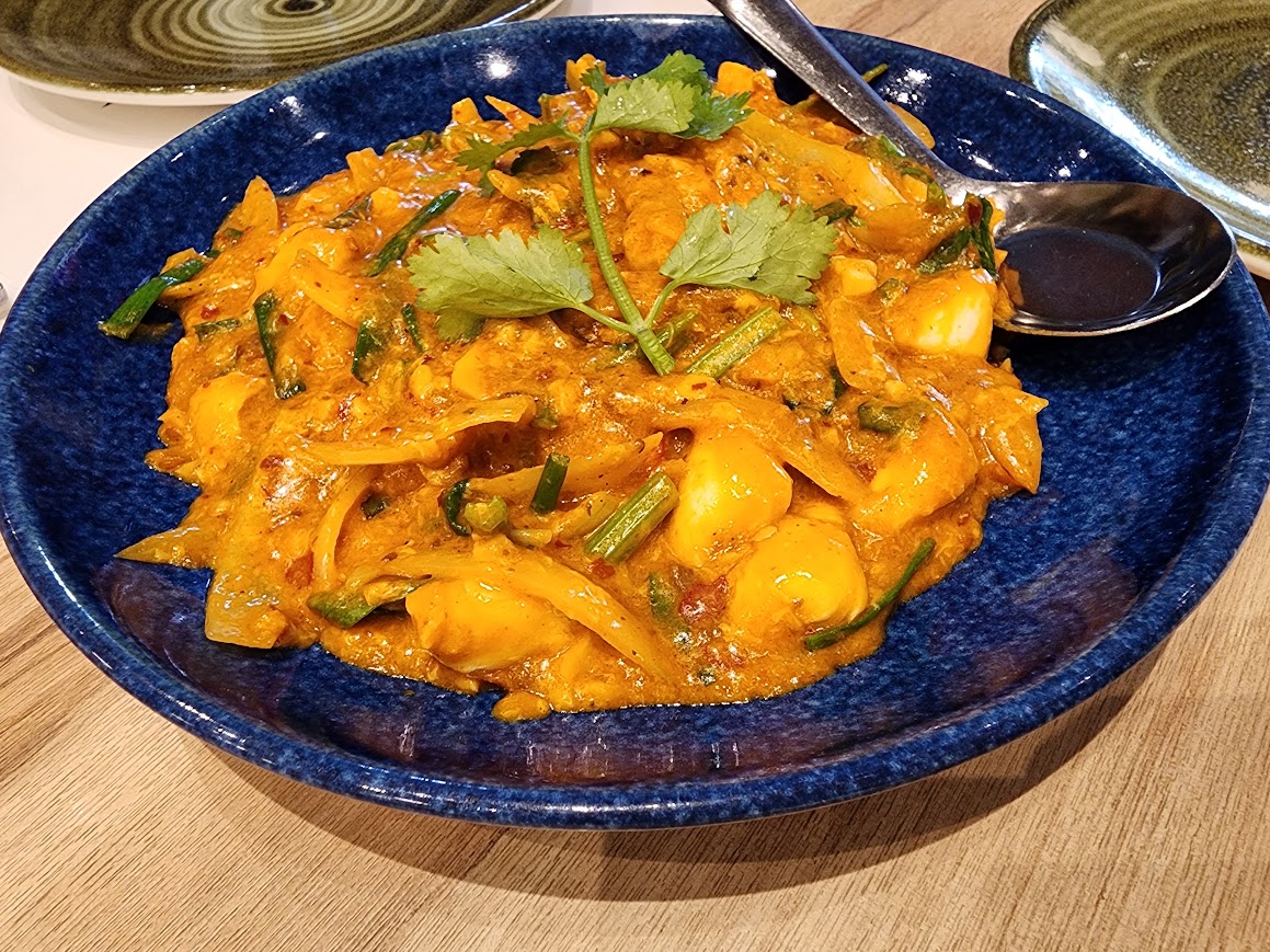 PEPPERY THAI BISTRO 的黃咖哩炒蟹