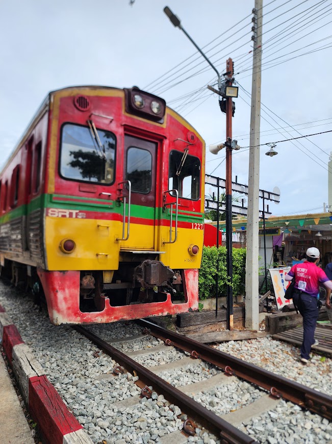 美功鐵道市場的火車頭