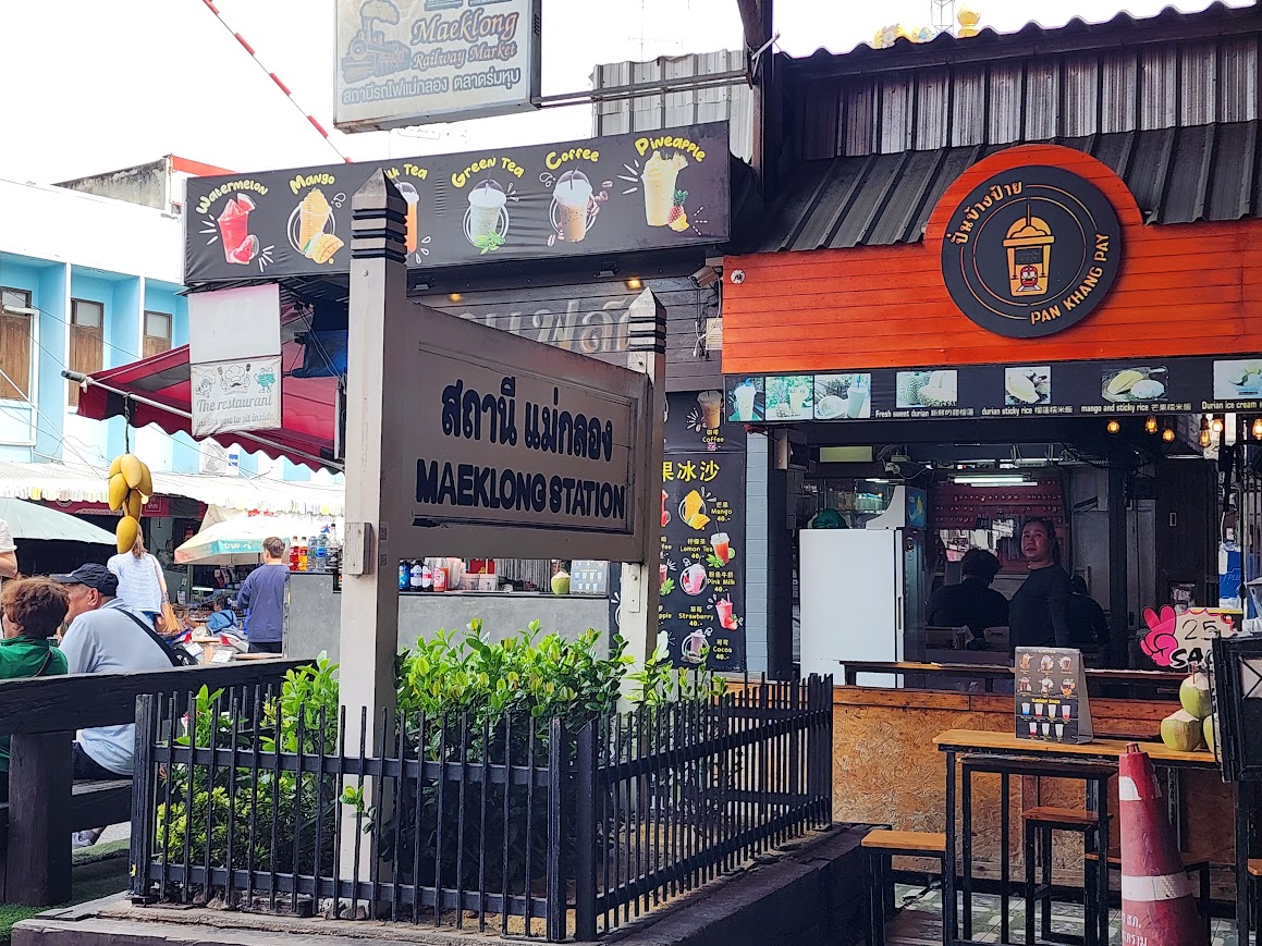 Maeklong Station 車站招牌