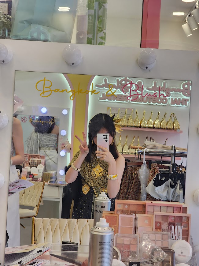 在 Bangkok & Blush 泰服店換裝