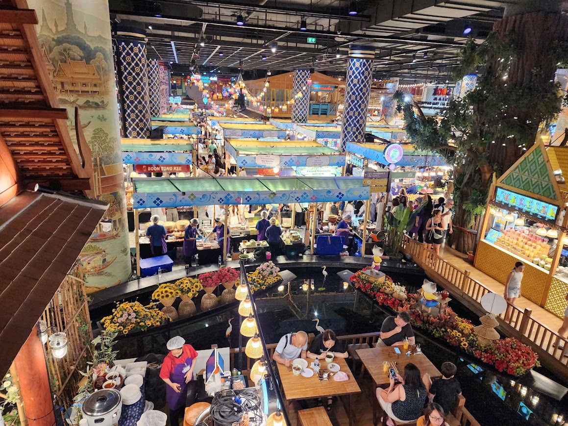 ICONSIAM 內的 SOOKSIAM 室內水上市場