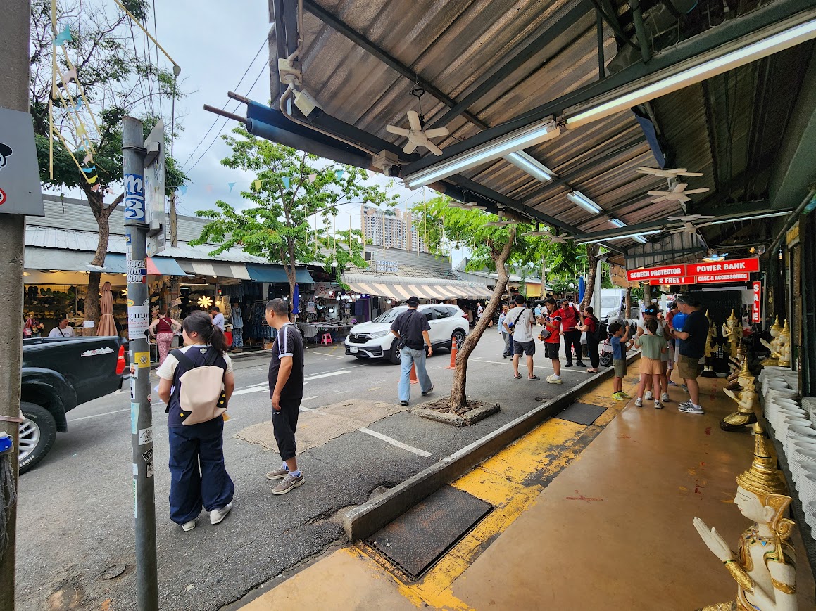 洽圖洽市集外圍街景